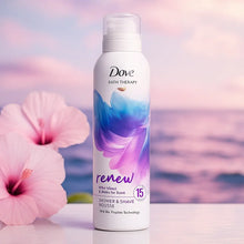 Charger l'image dans la galerie, DOVE — Bath Therapy Renew Shower & Shave Mousse Wild/Mild Violet (aérosol) DOVE