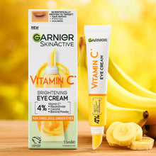 Charger l'image dans la galerie, Garnier SkinActive – Crème éclaircissante pour les yeux à la vitamine C (15 ml) GARNIER