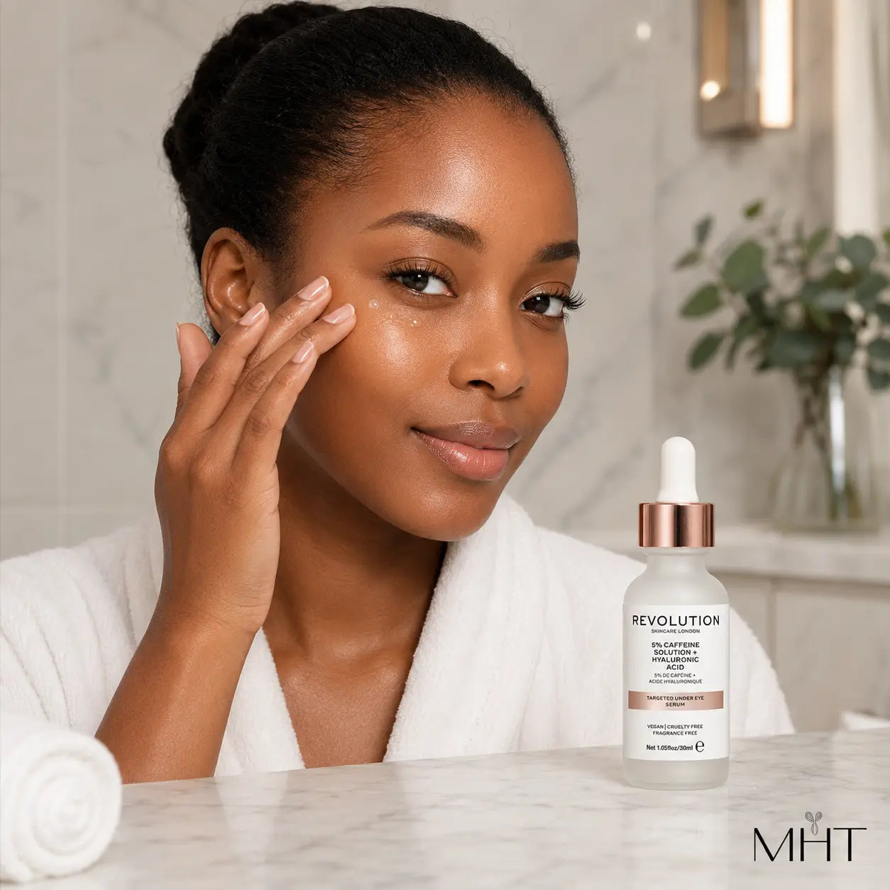 Sérum Contour des Yeux Revolution Skincare 5 % Caféine + Acide Hyaluronique — 30 ml