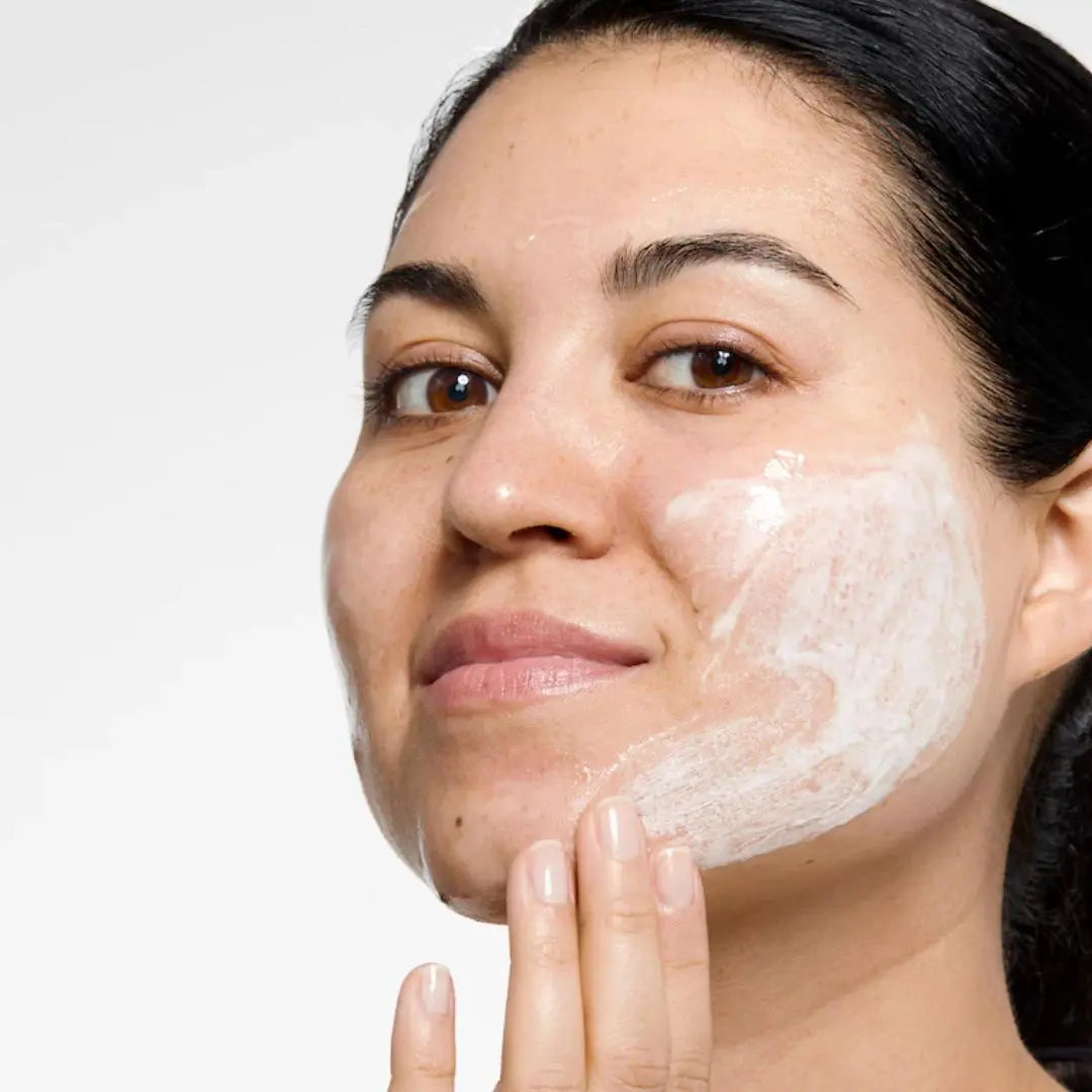 CLINIQUE All About Clean Savon Visage Liquide Doux pour peau mixte à grasse 200 ML CLINIQUE