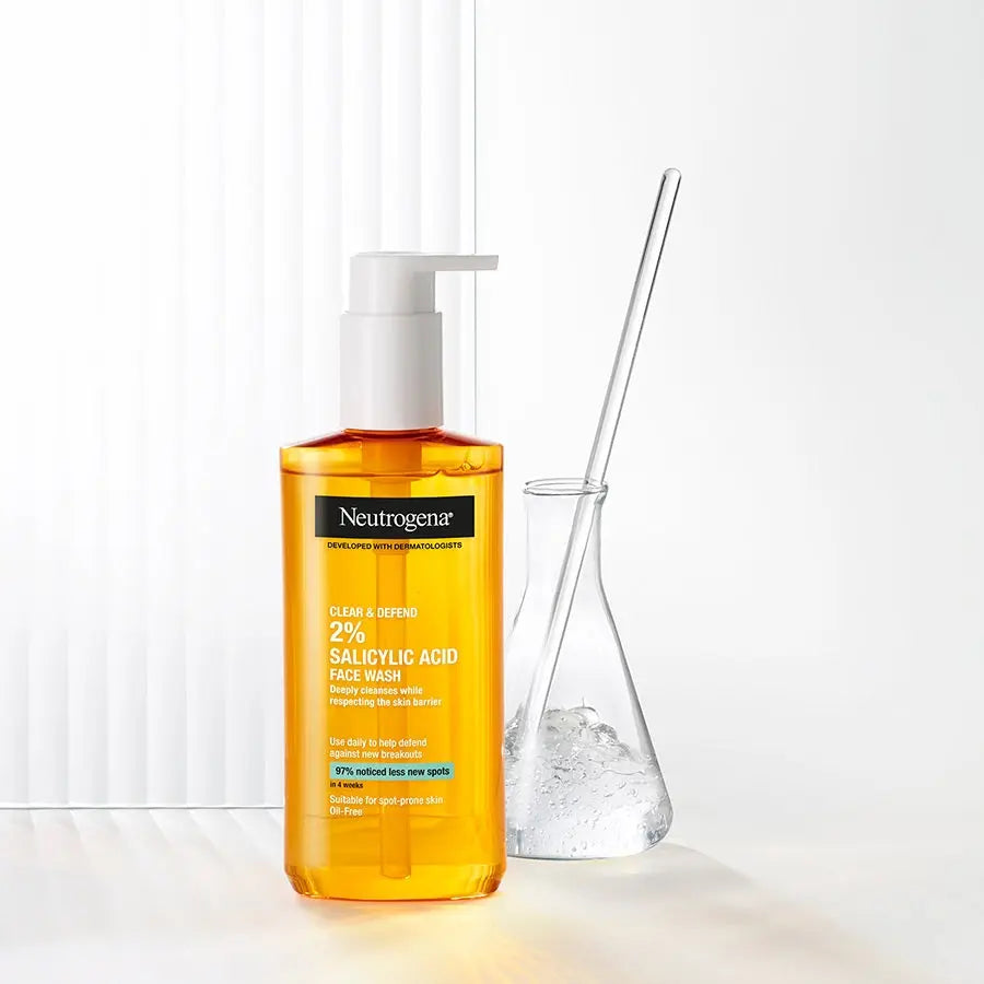 NEUTROGENA Nettoyant pour le visage à l'acide salicylique à 2 % Clear & Defend NEUTROGENA
